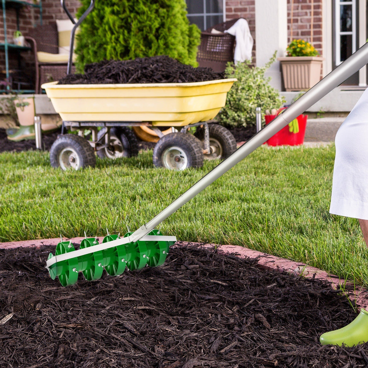 Outsunny Rolling Lawn Aerator, Manual Grass Spike Roller, Heavy Duty Garden Aerator with 3 Piece Detachable Handle and T-bar Grip, Outdoor Garden Lawn Tool, Dark Green